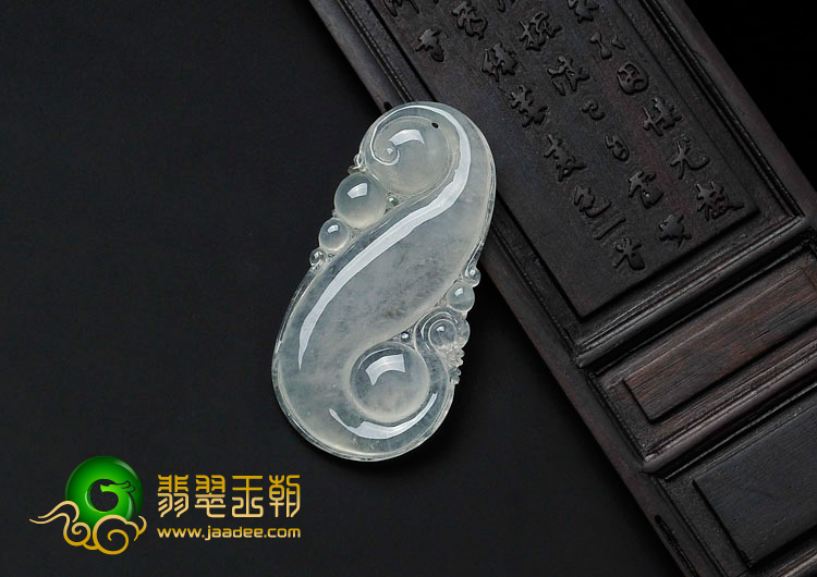 冰种淡晴水缅甸翡翠龙行如意挂件