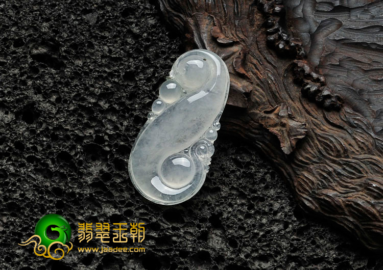 冰种淡晴水缅甸翡翠龙行如意挂件