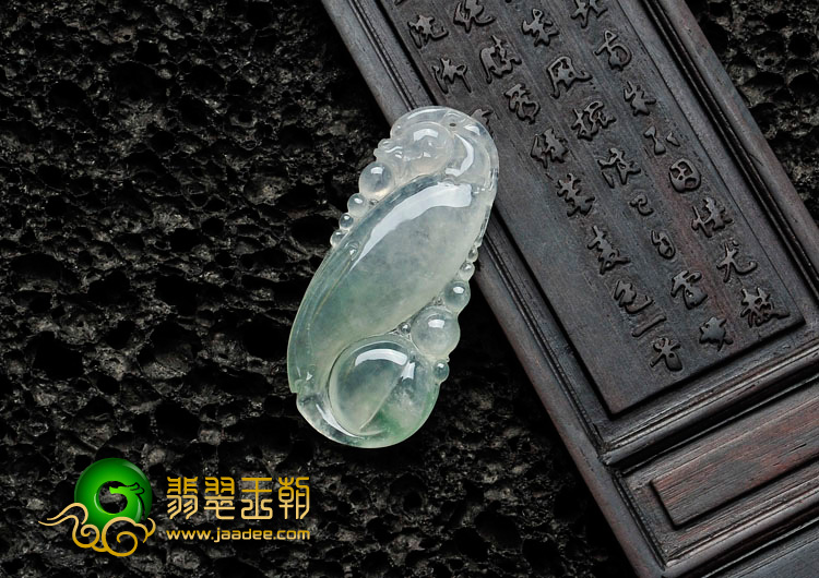 冰种晴水缅甸翡翠龙行如意挂件