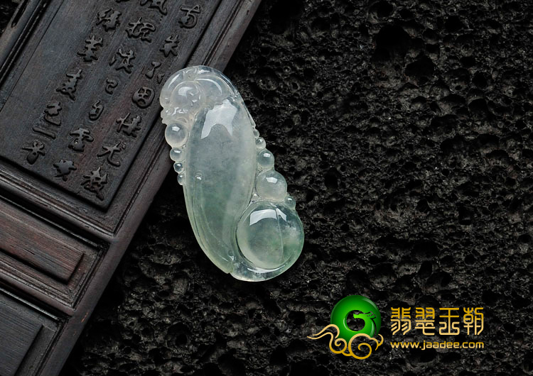 冰种晴水缅甸翡翠龙行如意挂件