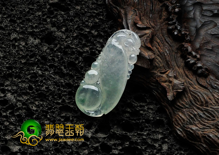 冰种晴水缅甸翡翠龙行如意挂件