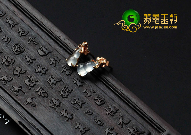 玻璃种缅甸翡翠镶玫瑰金葫芦耳钉