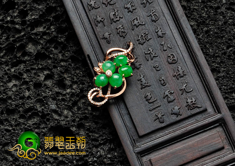 糯冰种翠色缅甸翡翠镶玫瑰金胸坠
