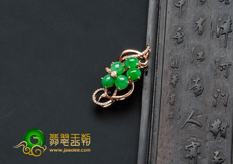 糯冰种翠色缅甸翡翠镶玫瑰金胸坠
