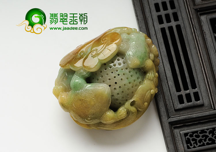 细糯种三彩缅甸翡翠金钱缠身手玩件