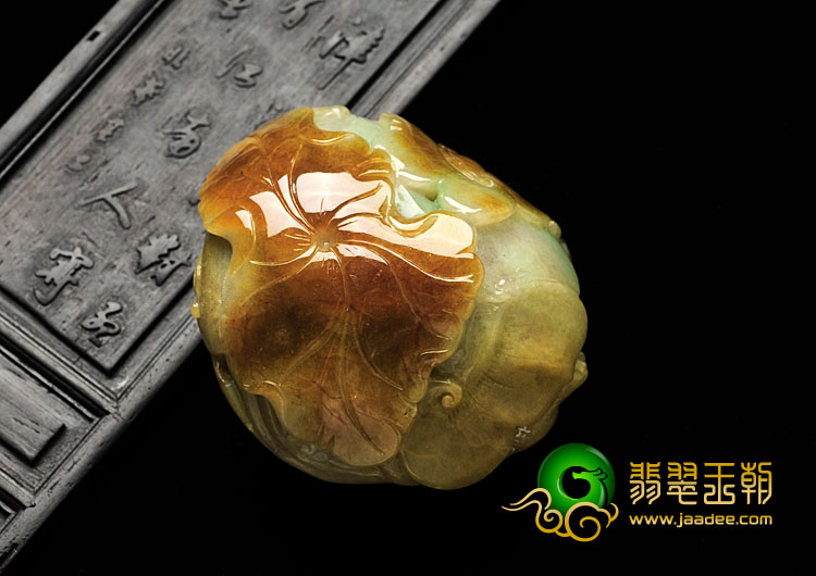 细糯种三彩缅甸翡翠金钱缠身手玩件