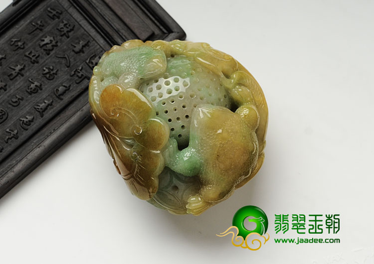 细糯种三彩缅甸翡翠金钱缠身手玩件