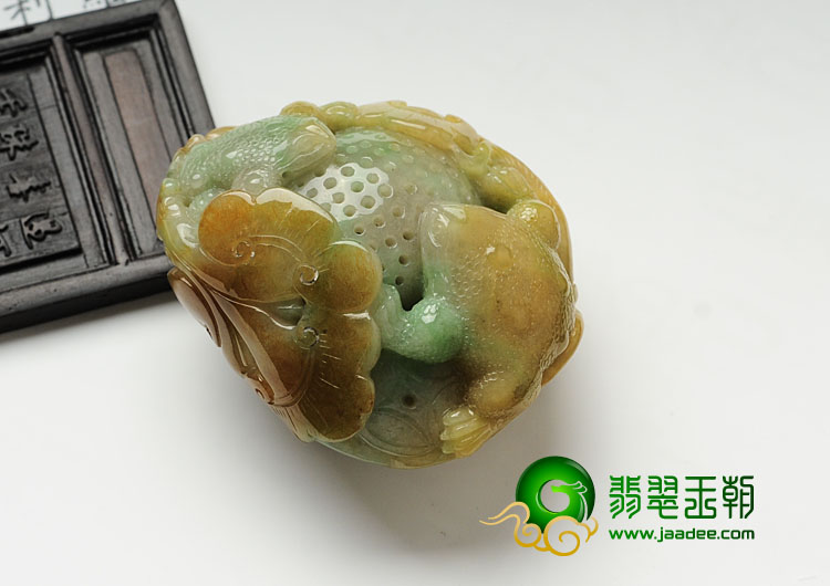 细糯种三彩缅甸翡翠金钱缠身手玩件