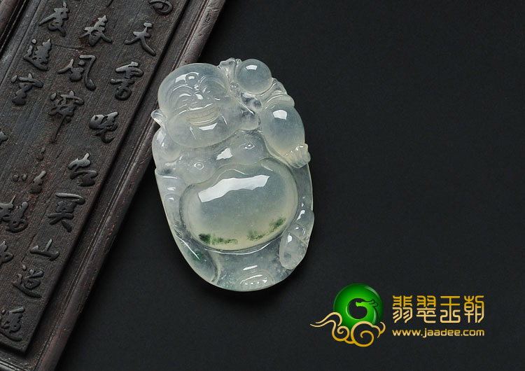 冰种飘花缅甸翡翠逍遥佛挂件
