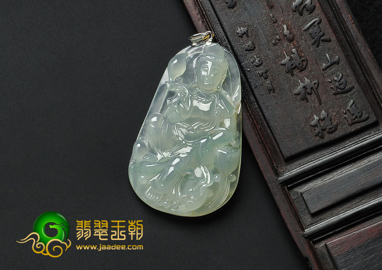 冰玻种淡晴水缅甸翡翠莲花观音挂件