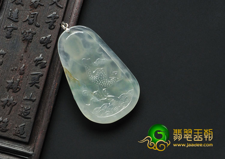 冰玻种淡晴水缅甸翡翠莲花观音挂件