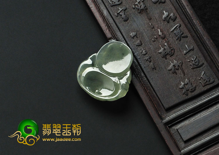 冰种淡黄翡飘花缅甸翡翠玉佛挂件