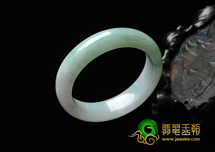 糯冰种飘绿花缅甸翡翠手镯（51.1mm）