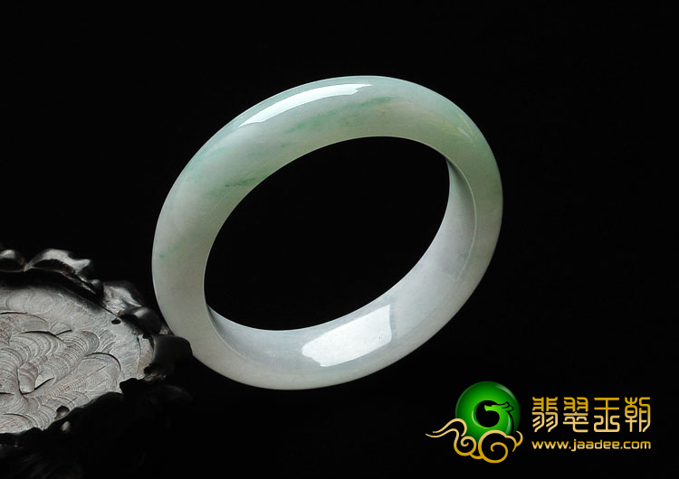 糯冰种飘绿花缅甸翡翠手镯（51.1mm）