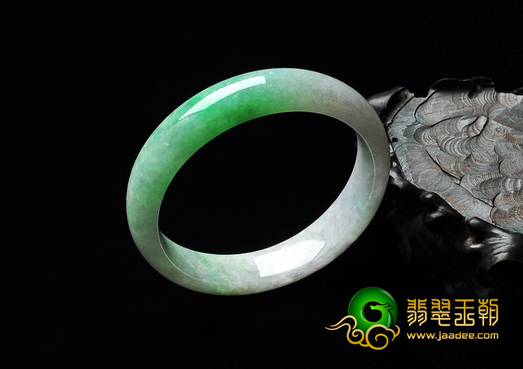 糯冰种翠色缅甸翡翠手镯（53.7mm）
