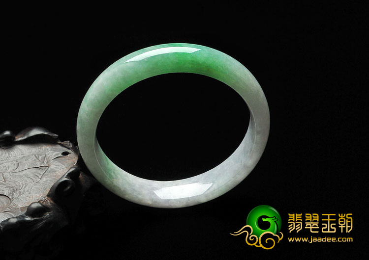 糯冰种翠色缅甸翡翠手镯（53.7mm）
