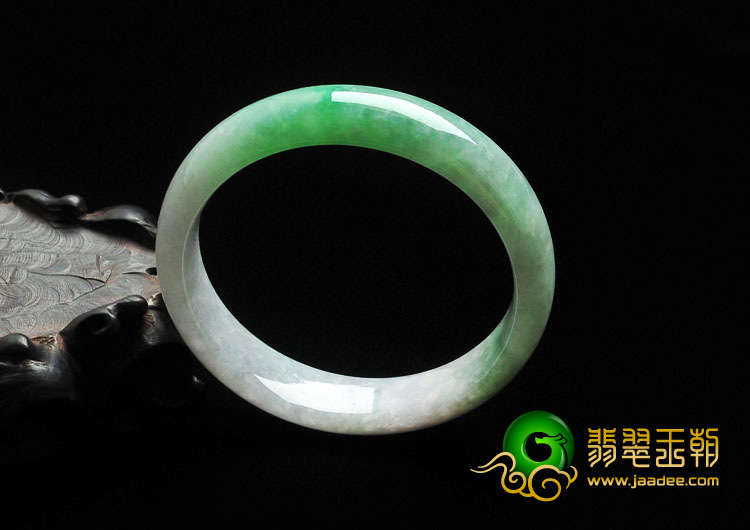 糯冰种翠色缅甸翡翠手镯（53.7mm）