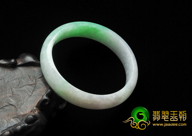 糯冰种翠色缅甸翡翠手镯（53.7mm）