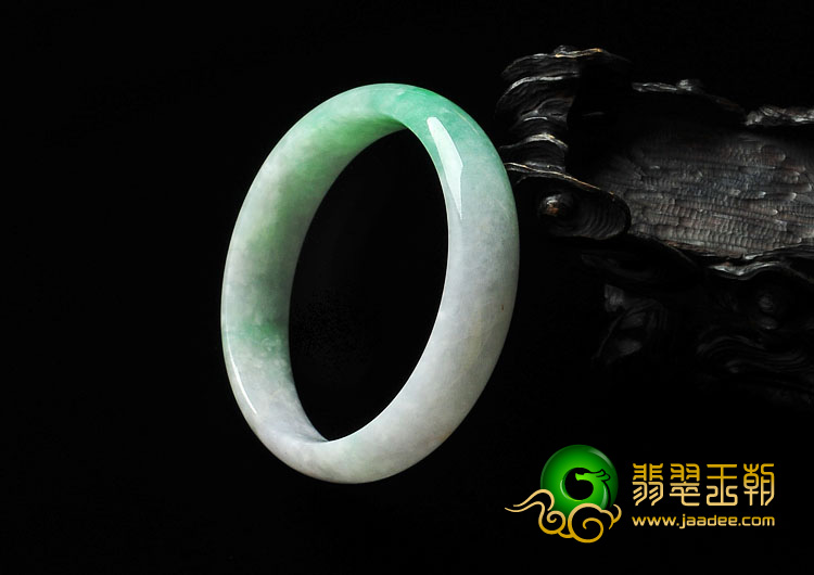 糯冰种翠色缅甸翡翠手镯（53.7mm）