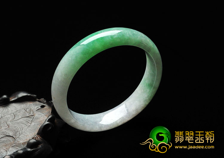 糯冰种翠色缅甸翡翠手镯（53.7mm）