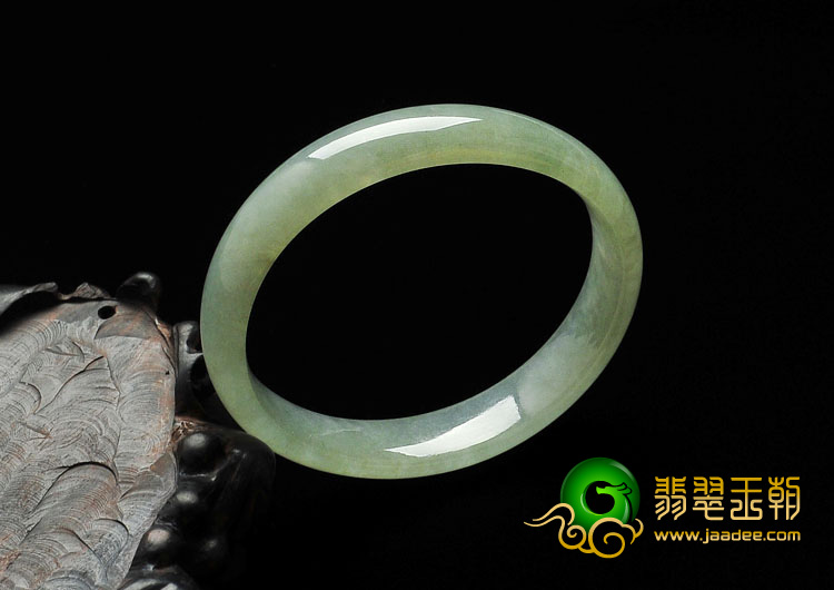 冰种晴水缅甸翡翠贵妃镯（52.7mm-46.6mm）