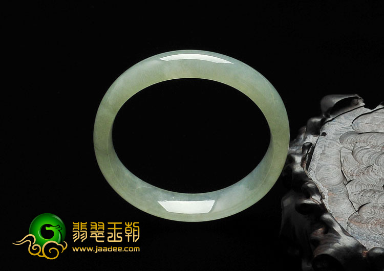 冰种晴水缅甸翡翠贵妃镯（52.7mm-46.6mm）