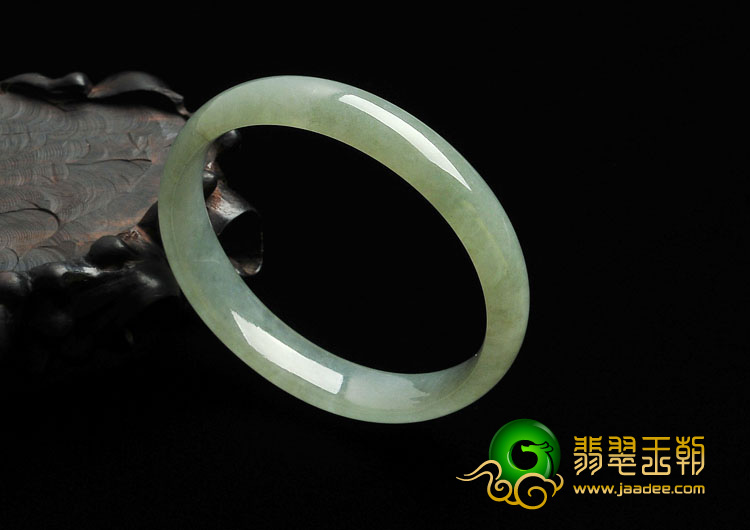 冰种晴水缅甸翡翠贵妃镯（52.7mm-46.6mm）