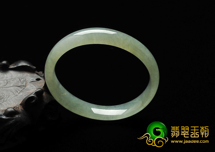 冰种晴水缅甸翡翠贵妃镯（52.7mm-46.6mm）