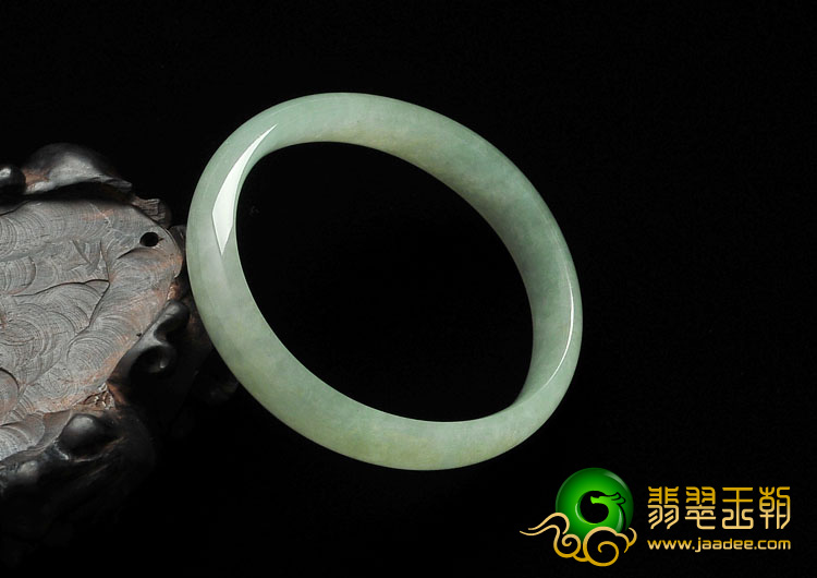 冰种晴水缅甸翡翠贵妃镯（52.7mm-46.6mm）