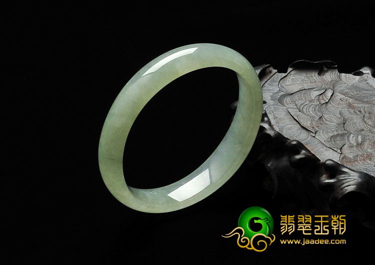 冰种晴水缅甸翡翠贵妃镯（52.7mm-46.6mm）