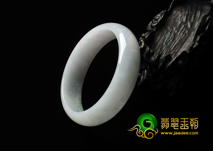糯冰种淡春带彩缅甸翡翠手镯（61.3mm）