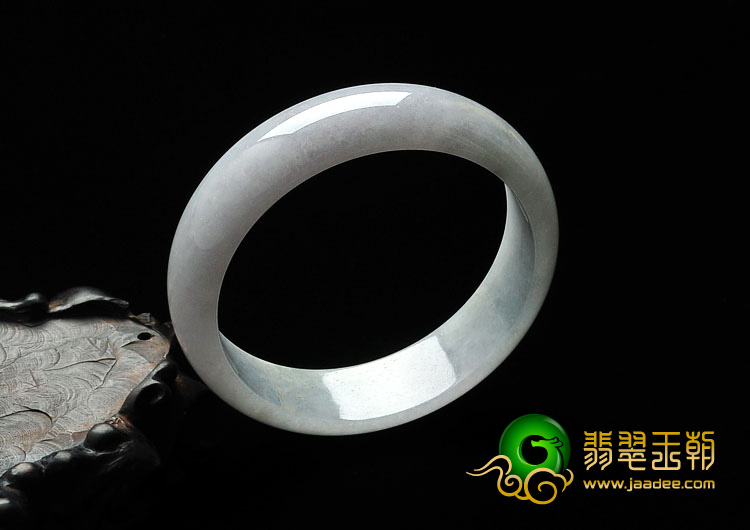 糯冰种淡春带彩缅甸翡翠手镯（61.3mm）