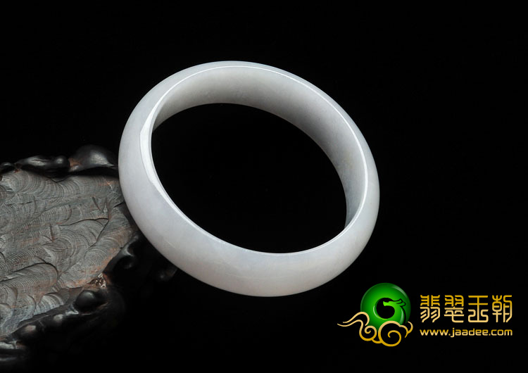 糯冰种淡春带彩缅甸翡翠手镯（61.5mm）