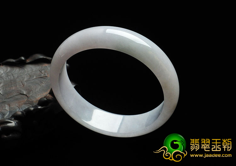 糯冰种淡春带彩缅甸翡翠手镯（61.5mm）