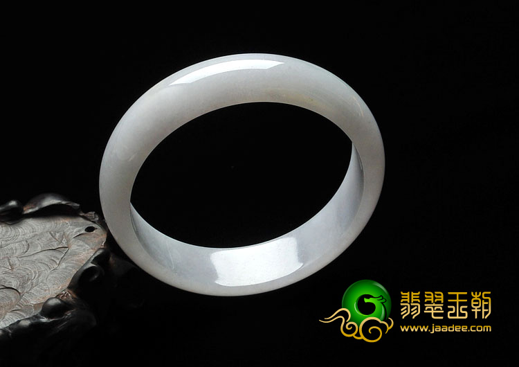 糯冰种淡春带彩缅甸翡翠手镯（61.5mm）