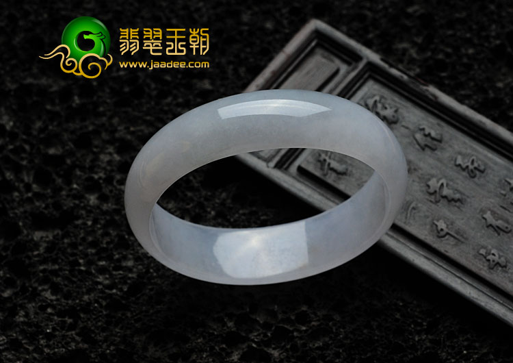 糯冰种淡紫罗兰缅甸翡翠贵妃镯（51.4mm-45.9mm）