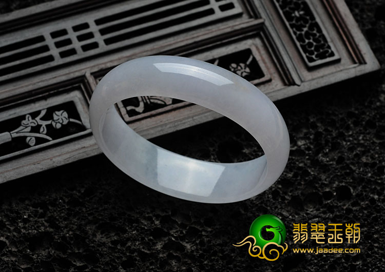 糯冰种淡紫罗兰缅甸翡翠贵妃镯（51.4mm-45.9mm）