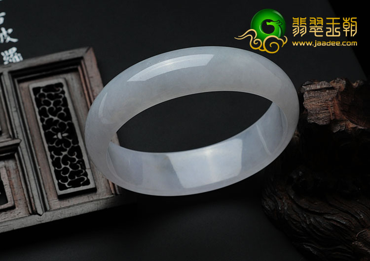 糯冰种淡紫罗兰缅甸翡翠贵妃镯（51.4mm-45.9mm）