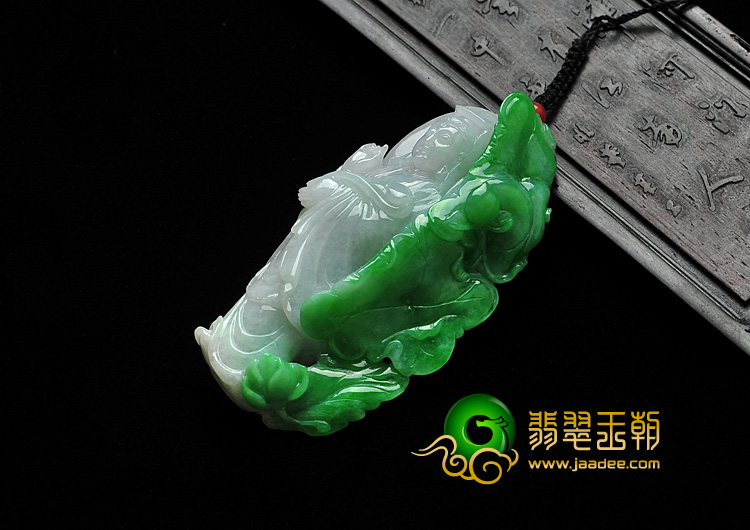 糯冰种阳绿缅甸翡翠依莲观音挂件
