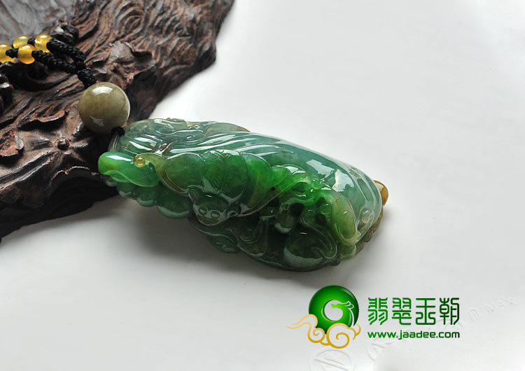 糯冰种黄加绿缅甸翡翠封侯聚宝挂件