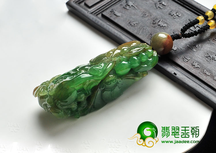 糯冰种黄加绿缅甸翡翠封侯聚宝挂件