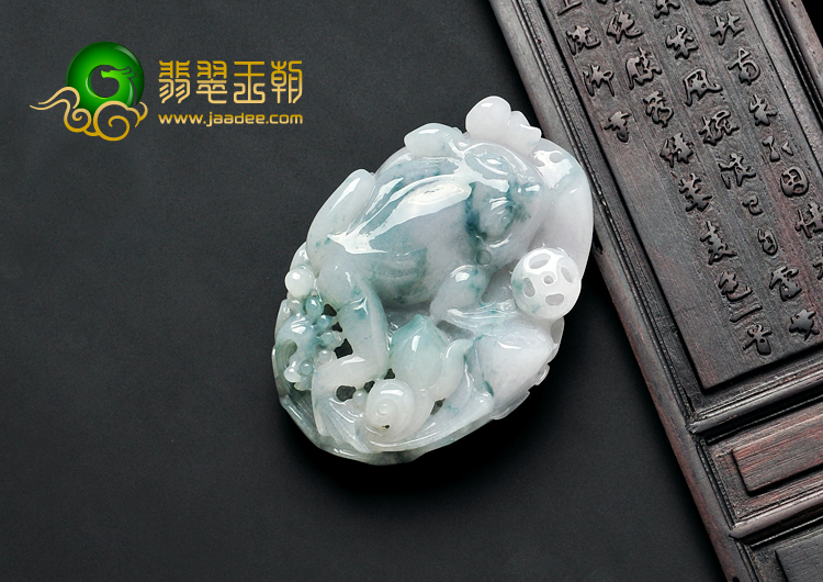 糯冰种飘花缅甸翡翠呱呱进财挂件