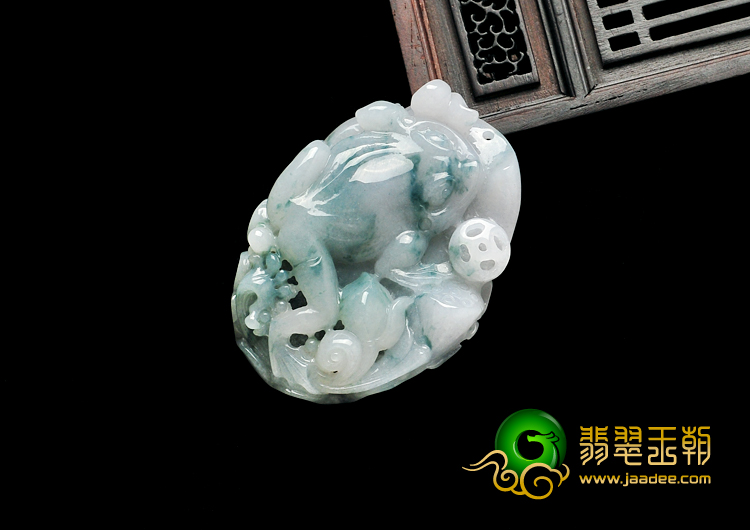 糯冰种飘花缅甸翡翠呱呱进财挂件