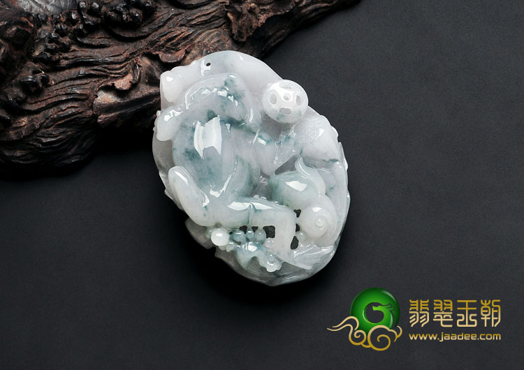 糯冰种飘花缅甸翡翠呱呱进财挂件