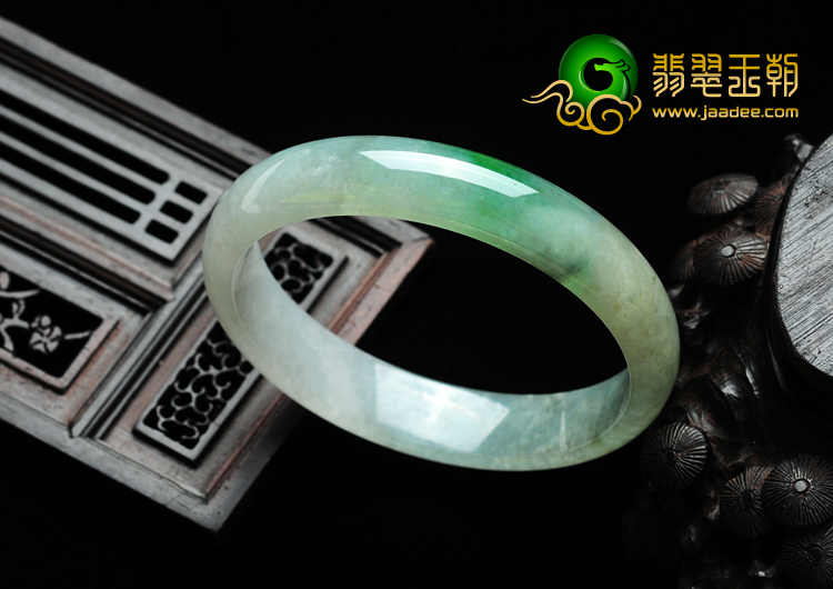 冰种飘翠缅甸翡翠手镯（59.2mm）