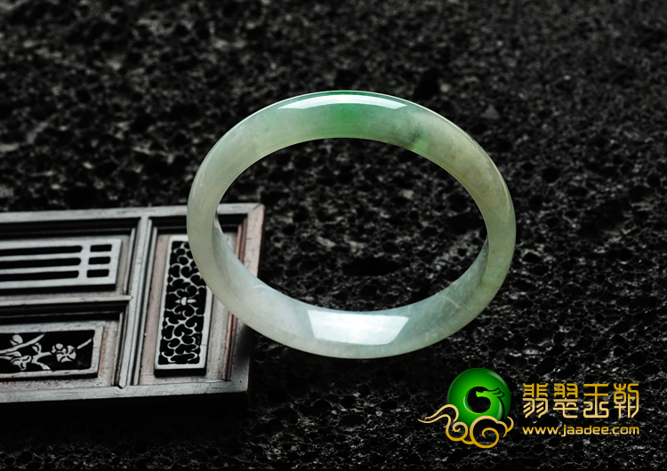 冰种飘翠缅甸翡翠手镯（59.2mm）