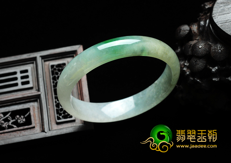 冰种飘翠缅甸翡翠手镯（59.2mm）