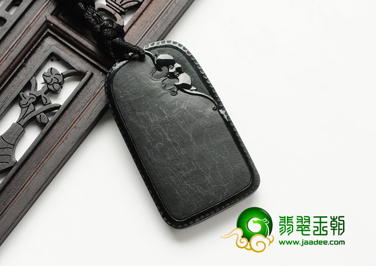 玻璃种墨翠缅甸翡翠观音挂件