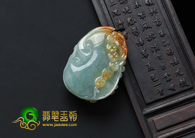 糯冰种晴水黄翡缅甸翡翠蝶恋花挂件