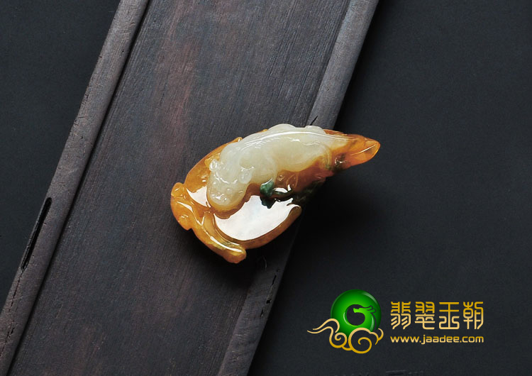 糯冰种黄翡飘花缅甸翡翠貔貅挂件